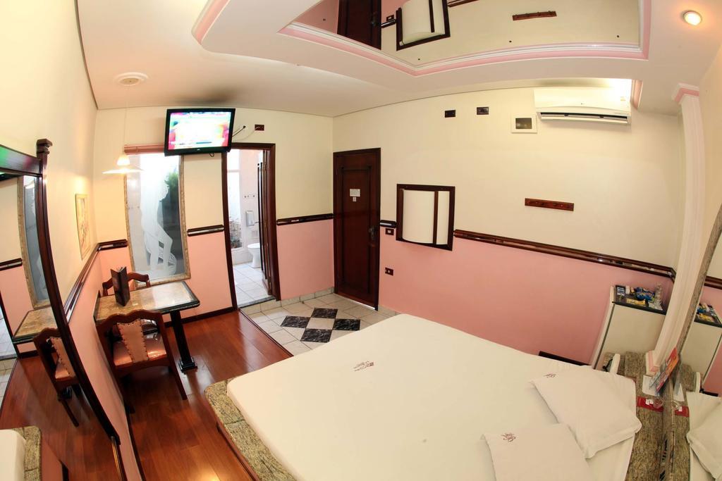 Hotel & Motel Le Baron (Adults Only) Pôrto Ferreira Pokoj fotografie